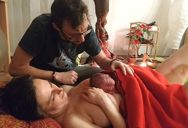 Porod doma s krátkou pupeční šňůrou